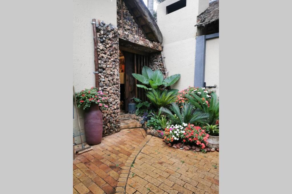 Palm Tree Accommodation Roodepoort Esterno foto